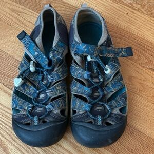 Boys Keen water shoe Newport H2 size 5 blue patterned